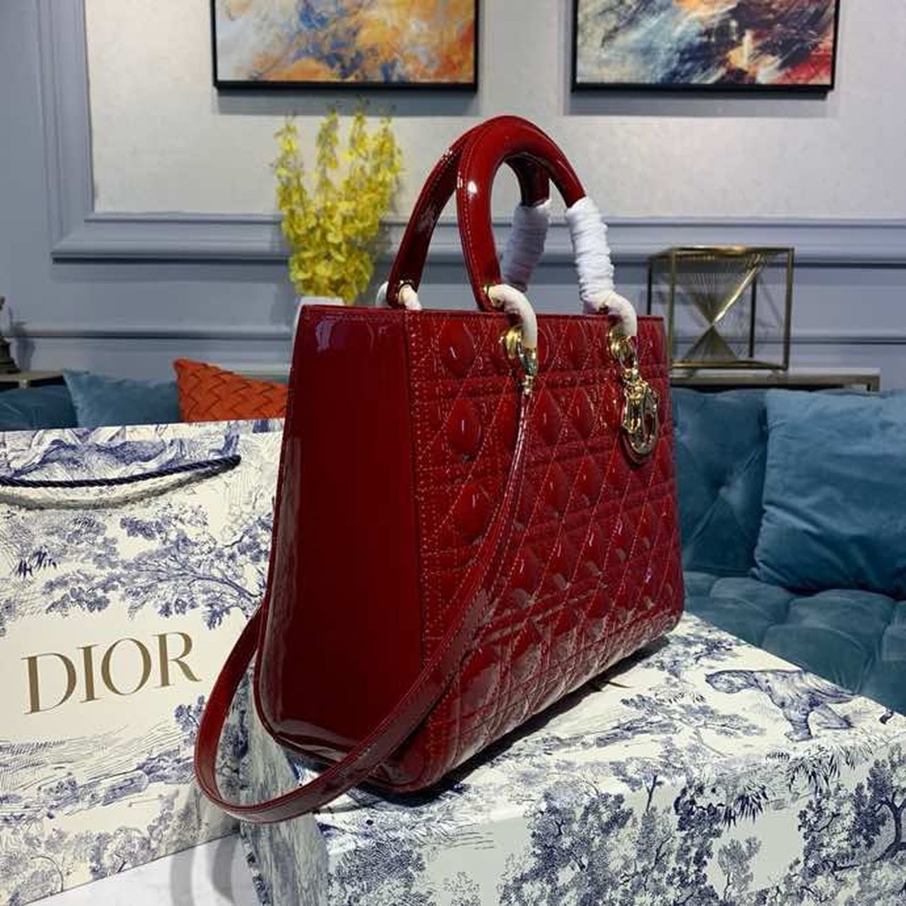 Dior bag/  32 x 25 x 11 cm 
