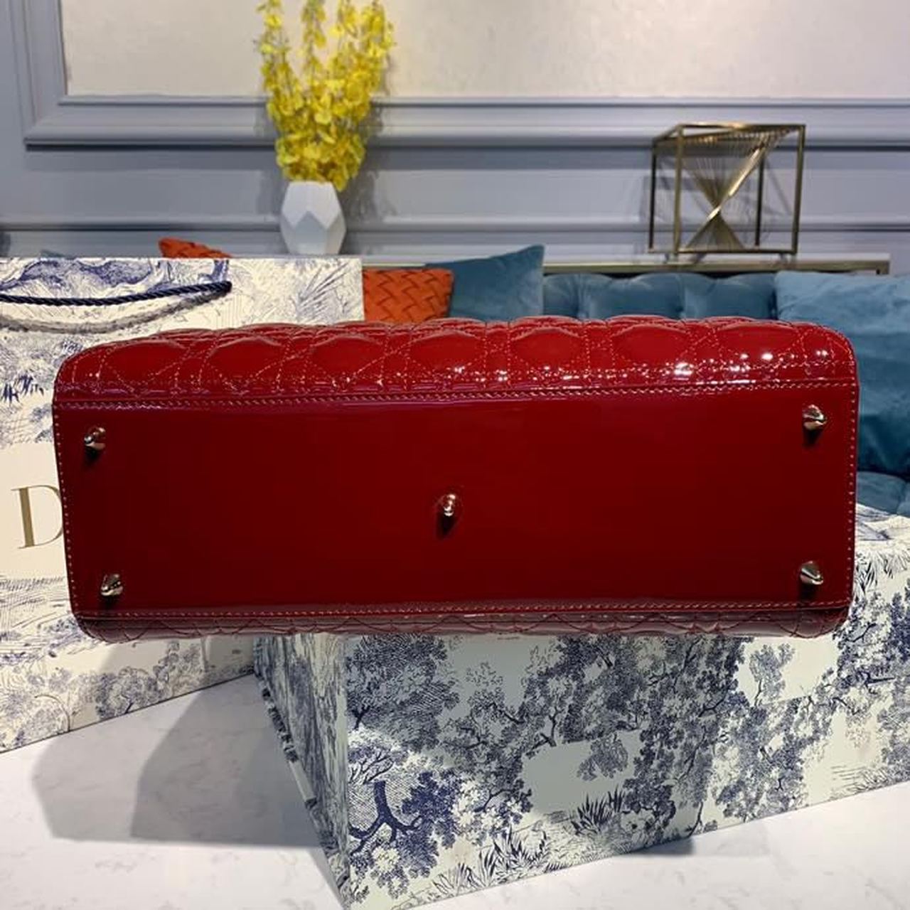 Dior bag/  32 x 25 x 11 cm 