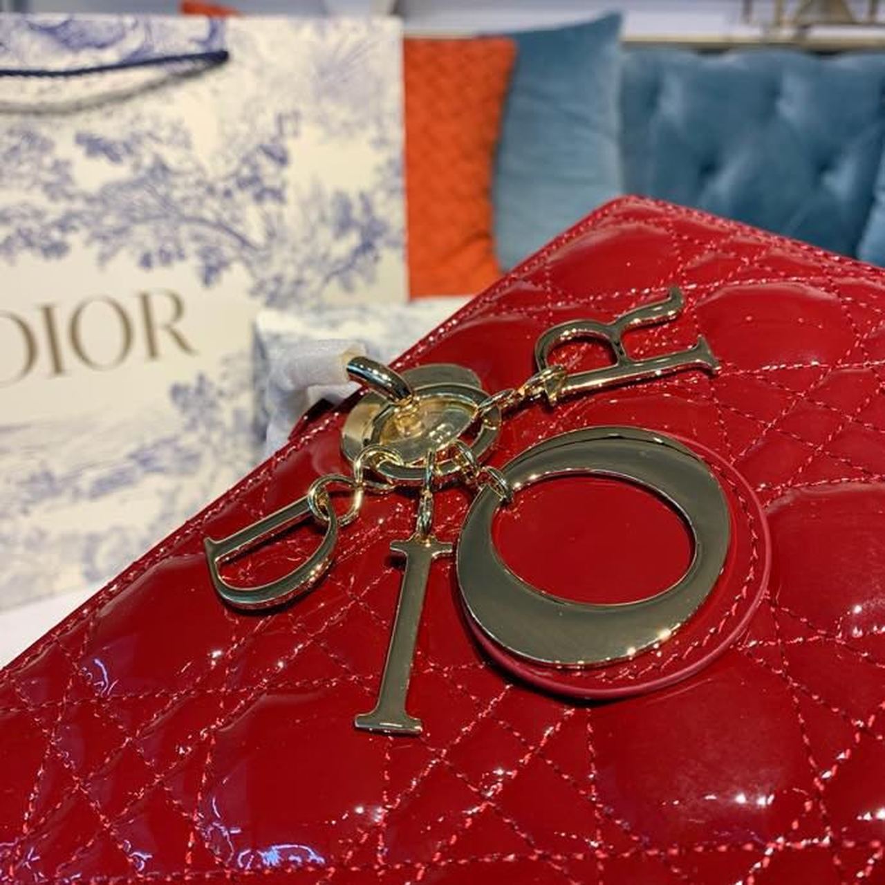 Dior bag/  32 x 25 x 11 cm 