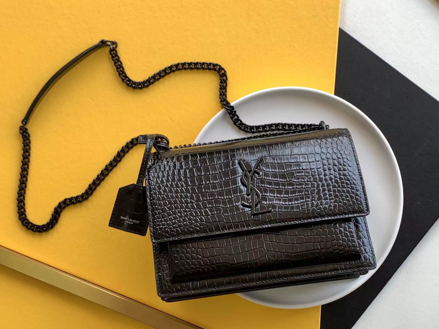 YSL BAG/ 22 x 16 x 8 cm