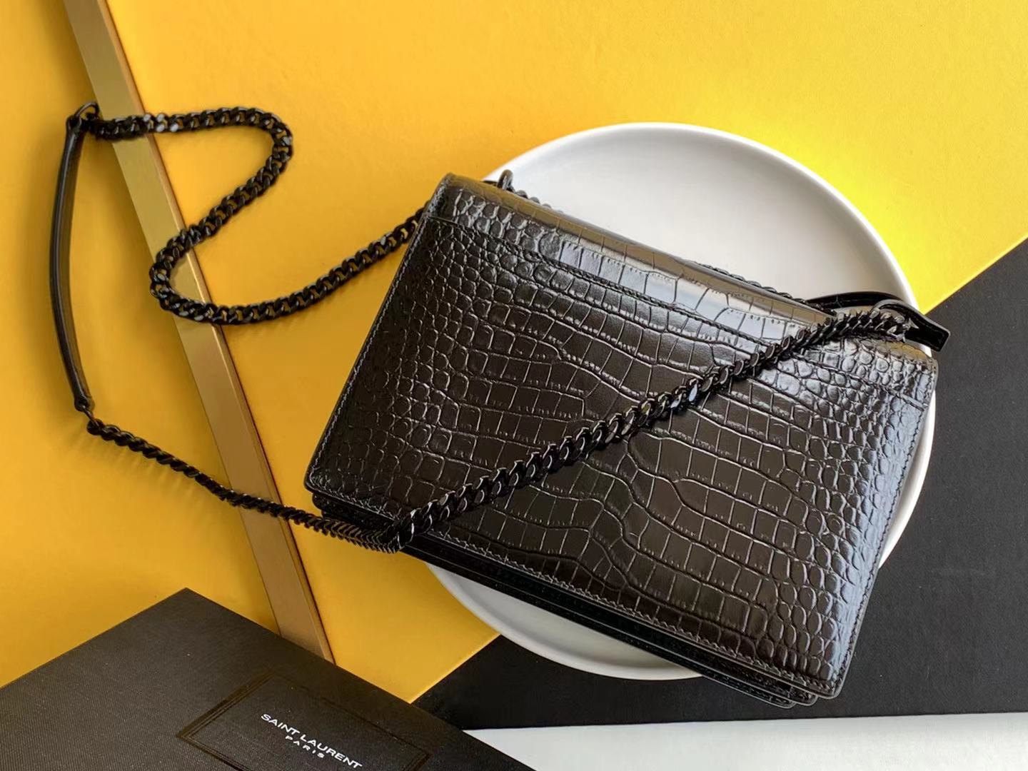 YSL BAG/ 22 x 16 x 8 cm