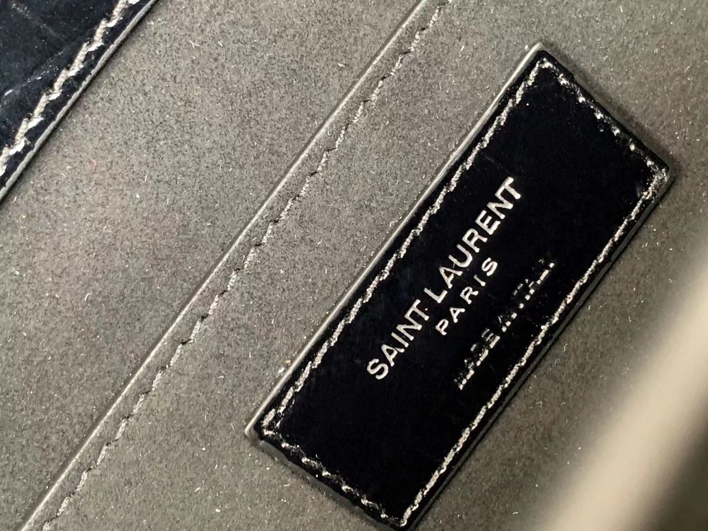 YSL BAG/ 22 x 16 x 8 cm