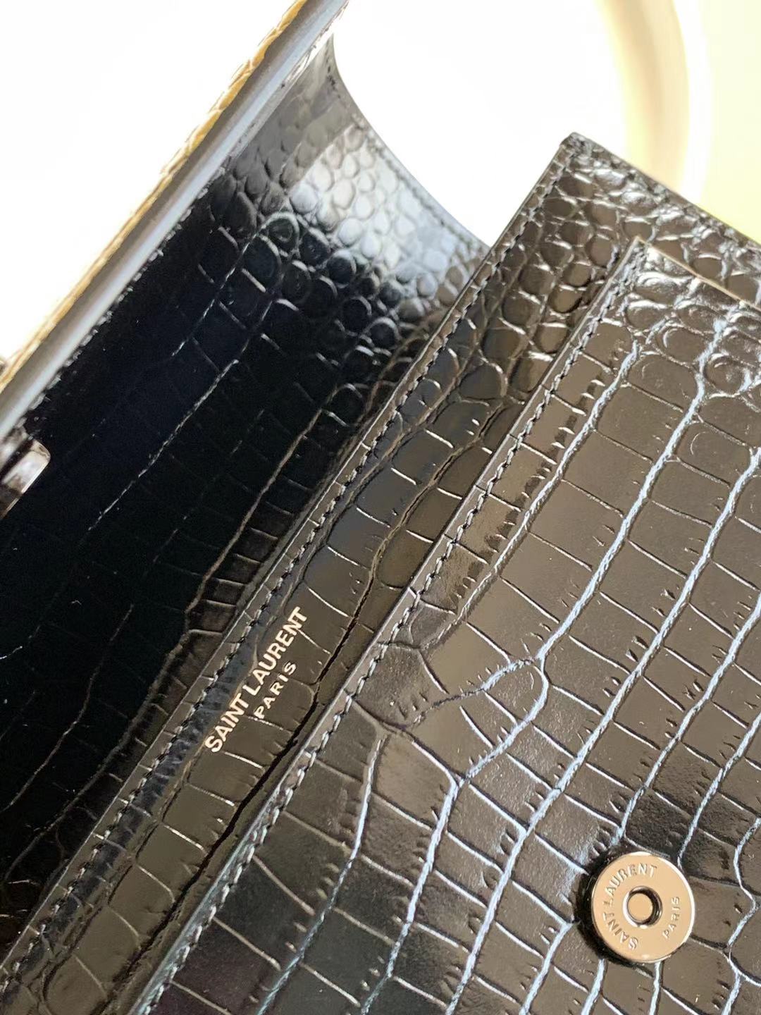 YSL BAG/ 22 x 16 x 8 cm