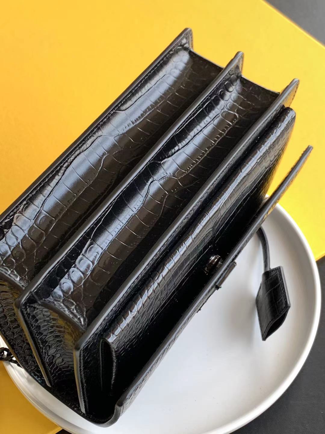 YSL BAG/ 22 x 16 x 8 cm