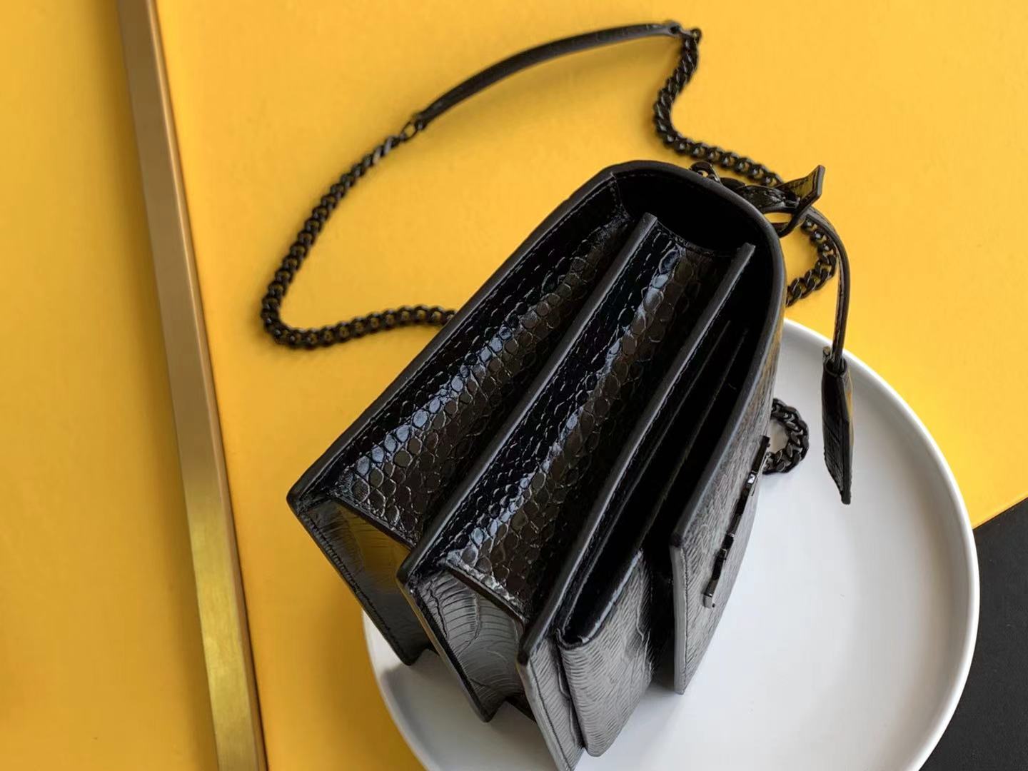 YSL BAG/ 22 x 16 x 8 cm