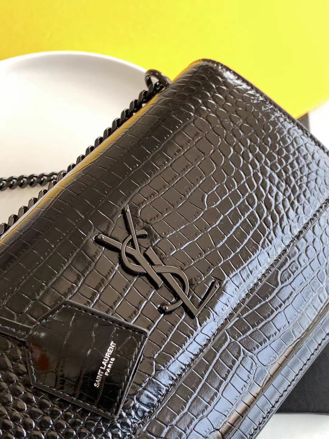 YSL BAG/ 22 x 16 x 8 cm