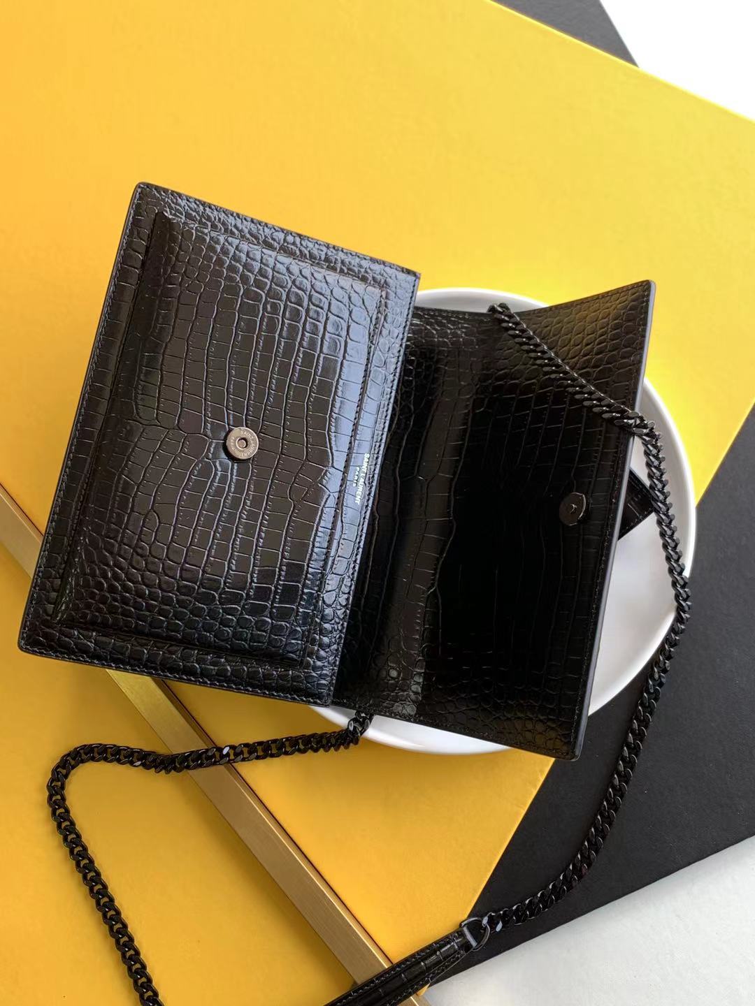 YSL BAG/ 22 x 16 x 8 cm