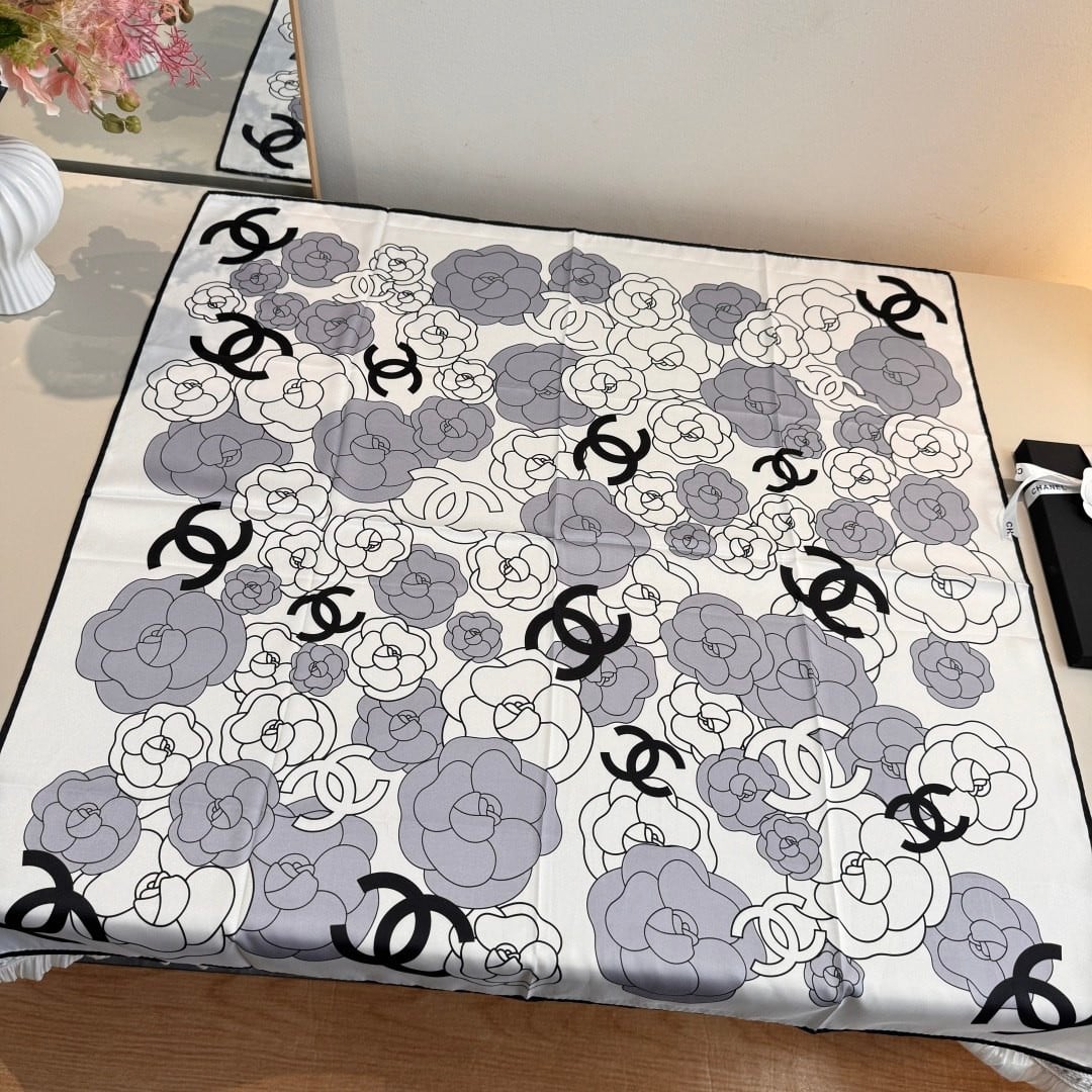 Chanel scarf/  90 x 90cm