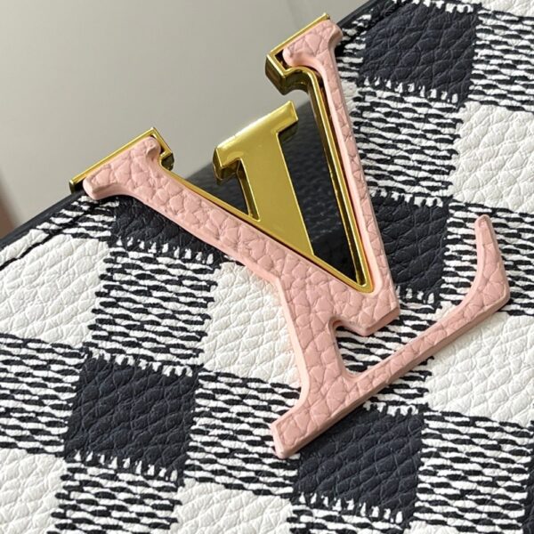 LV Bag/  27 x 18 x 9 cm