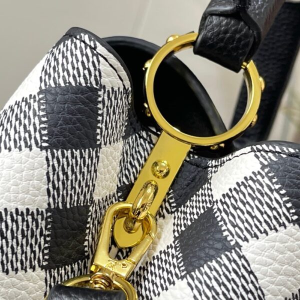 LV Bag/  27 x 18 x 9 cm