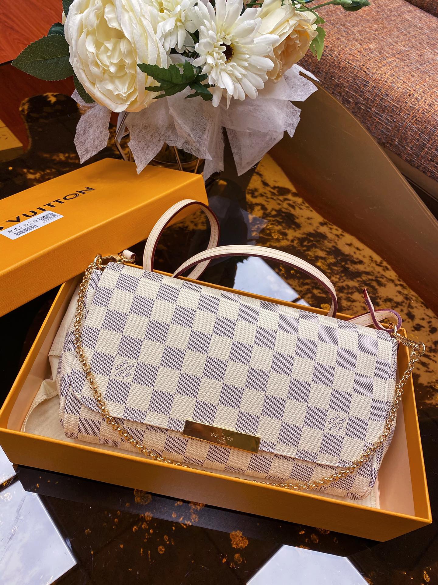 LV BAG/ 28 x 17 x 4 cm