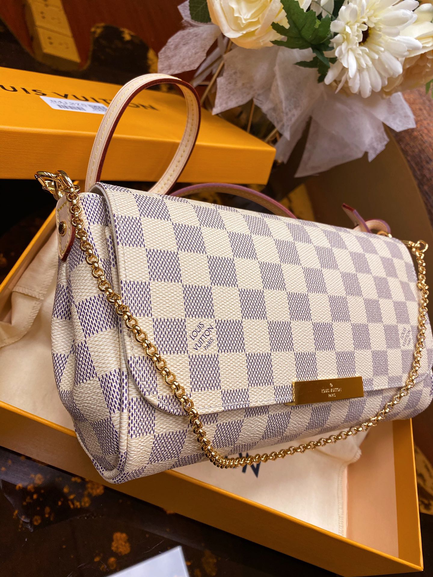 LV BAG/ 28 x 17 x 4 cm