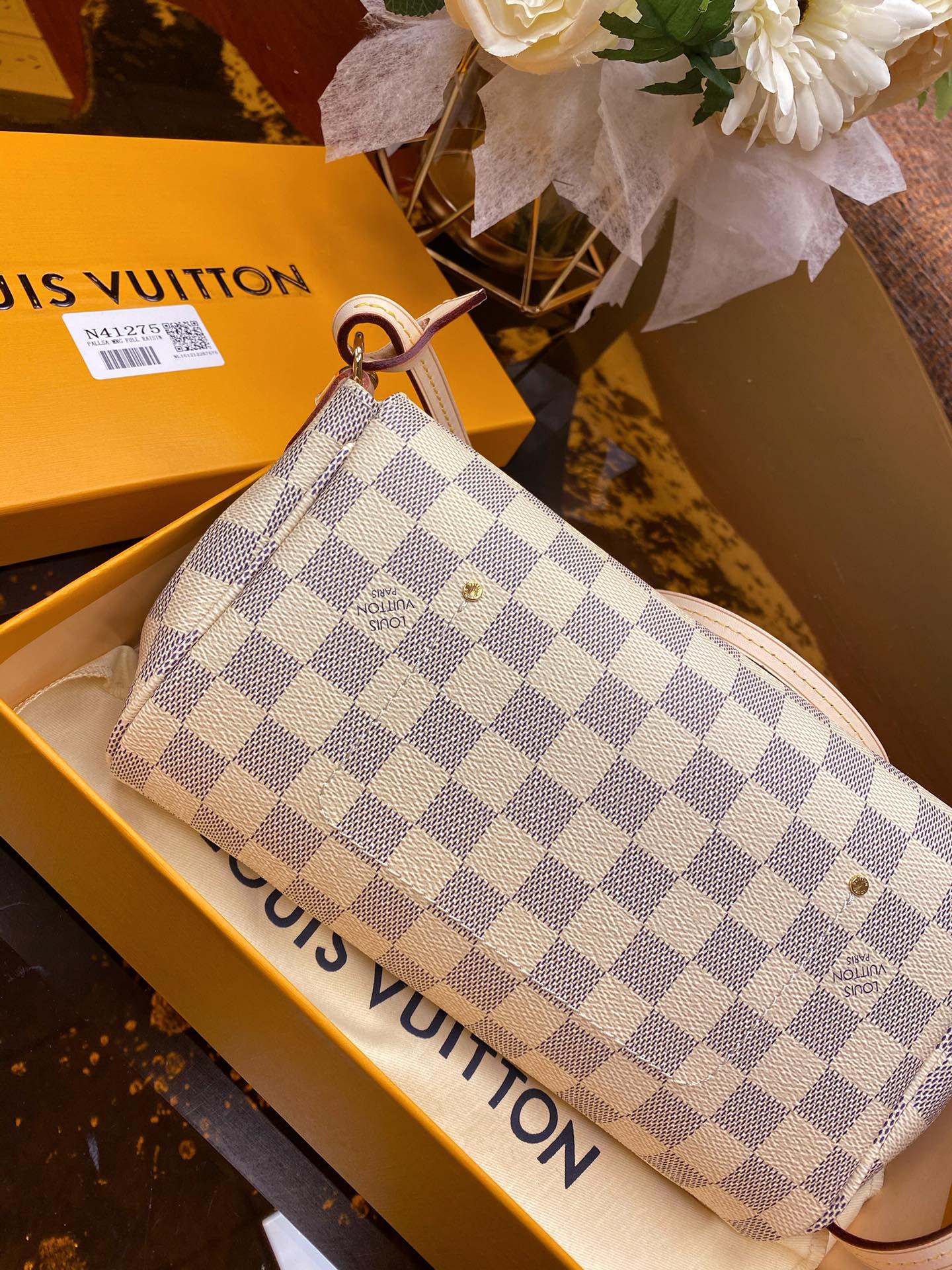 LV BAG/ 28 x 17 x 4 cm