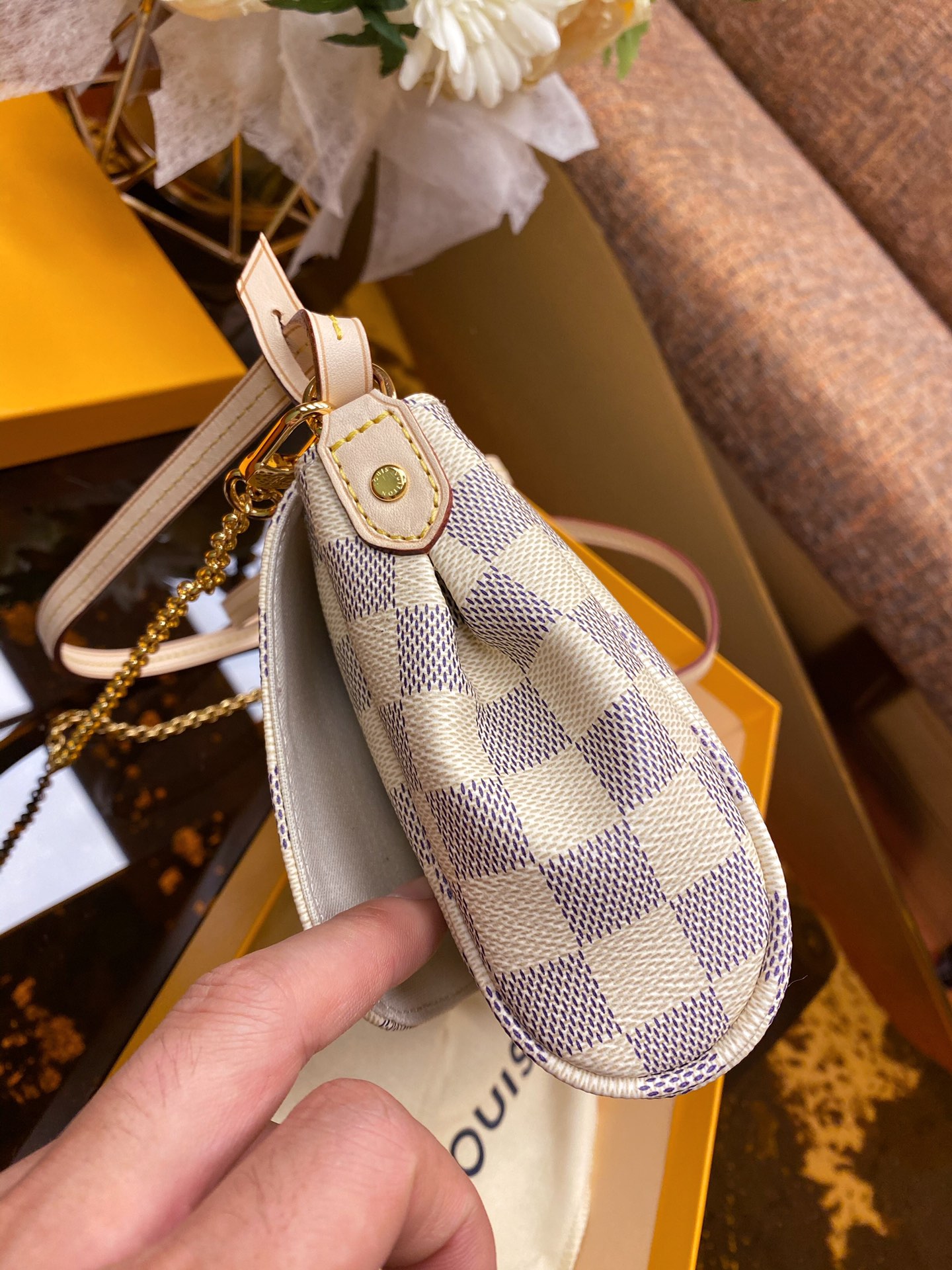 LV BAG/ 28 x 17 x 4 cm