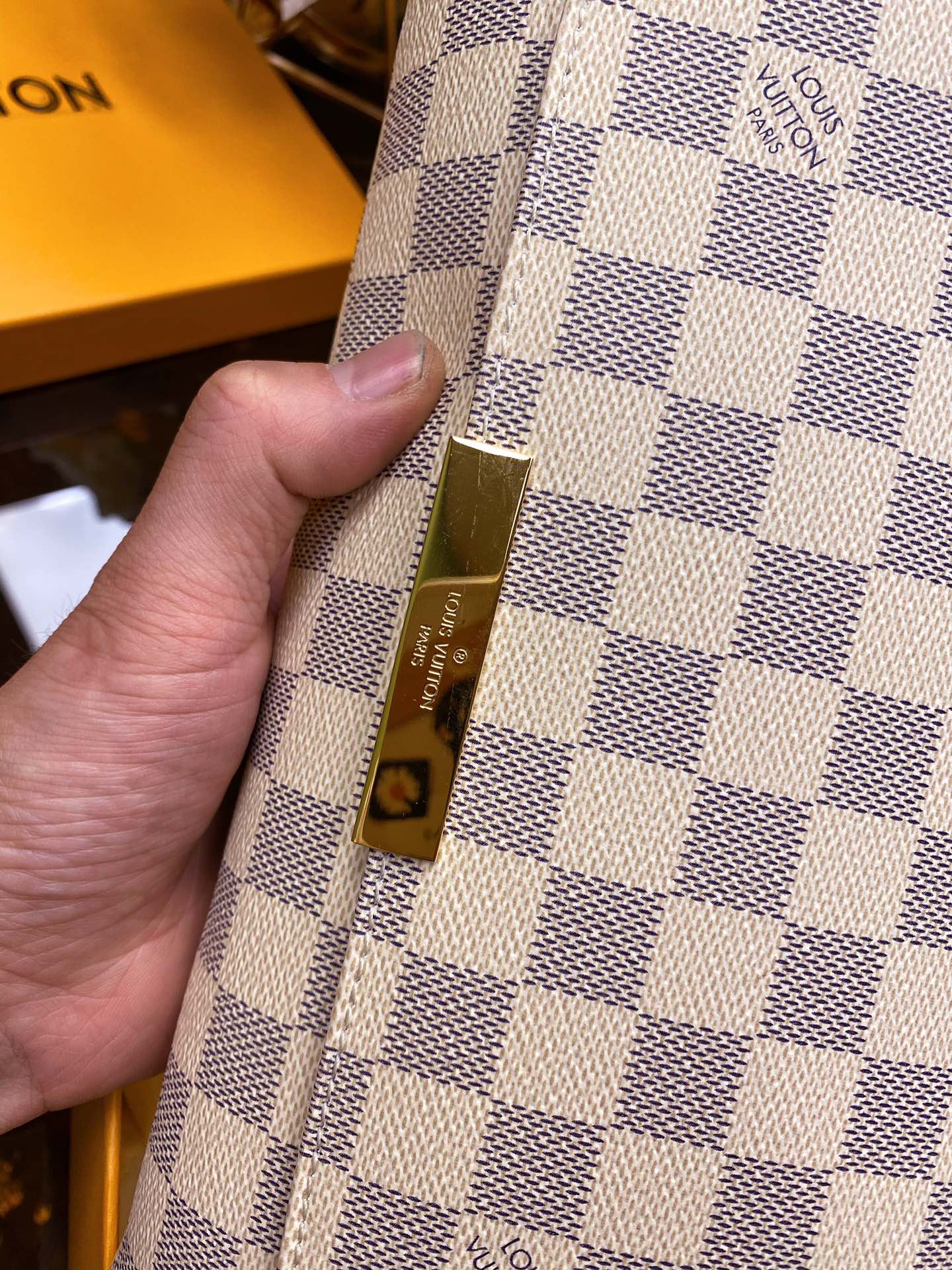 LV BAG/ 28 x 17 x 4 cm