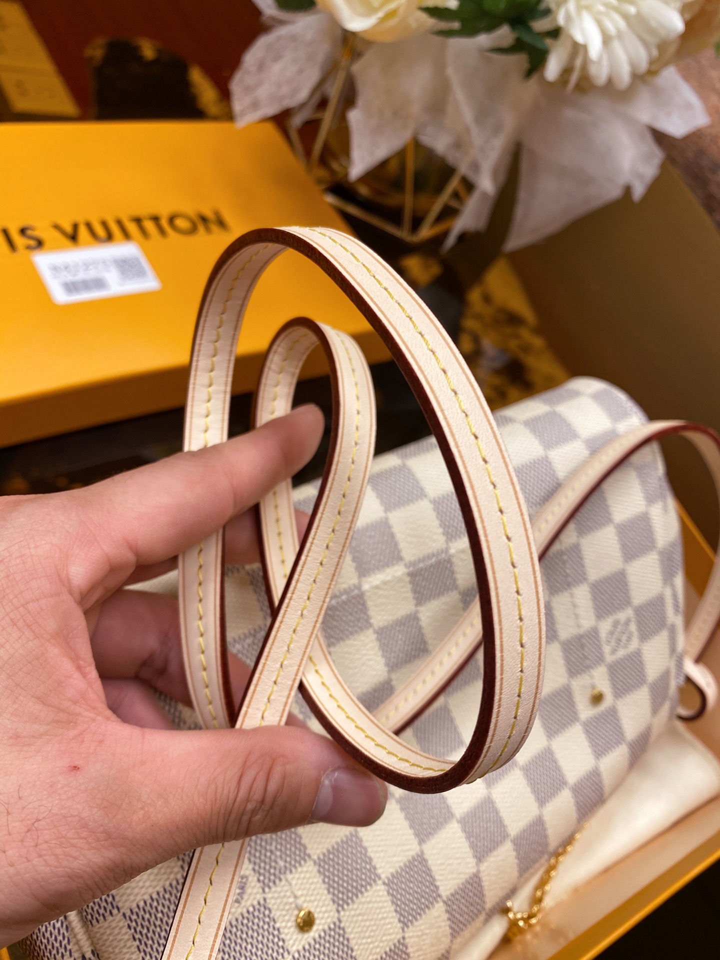 LV BAG/ 28 x 17 x 4 cm