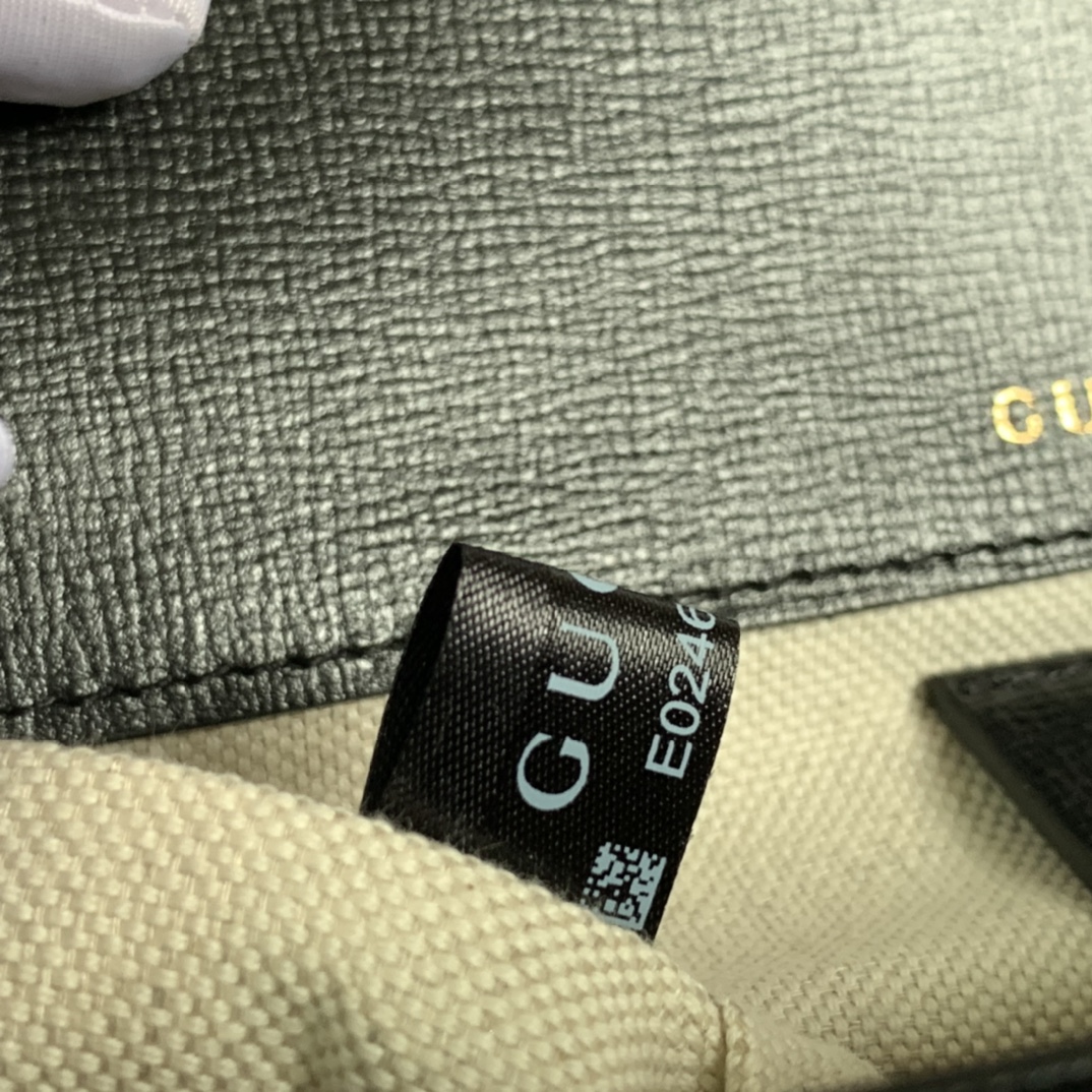 GG BAG/ 20.5 x 14.5 x 5 cm