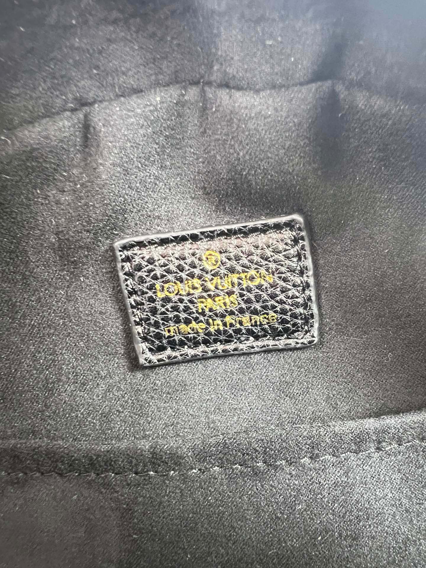 LV BAG/  20 x 22.5 x 8 cm