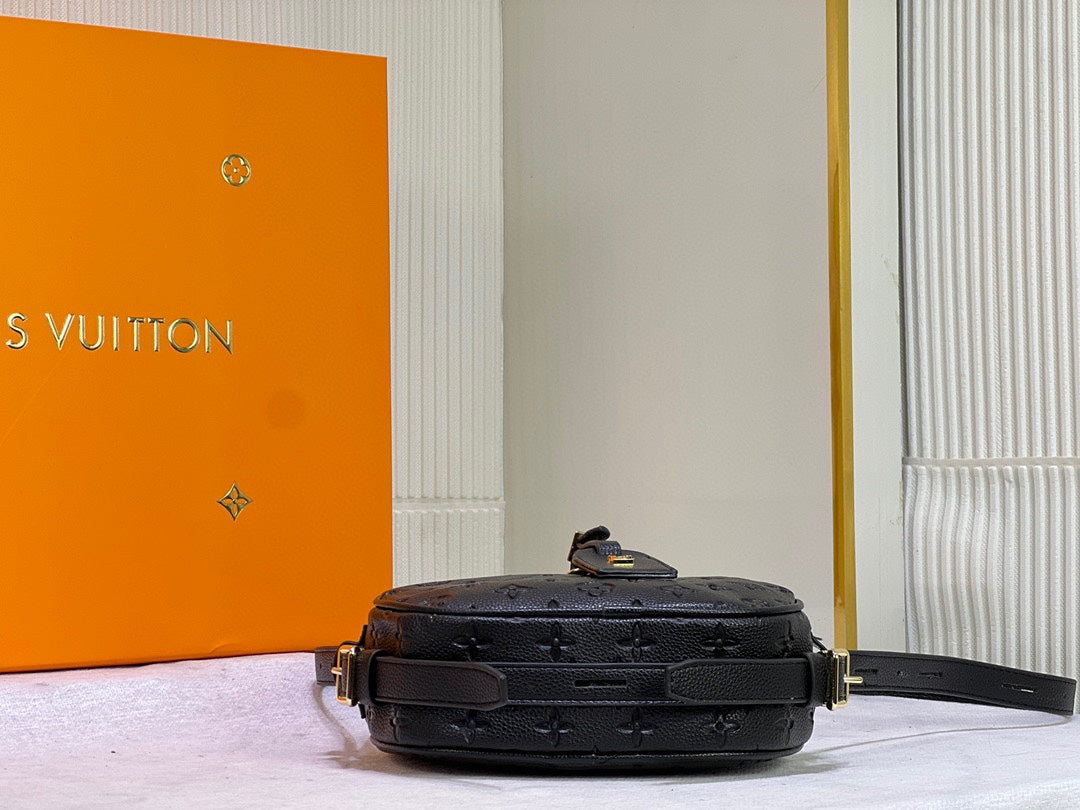 LV BAG/  20 x 22.5 x 8 cm