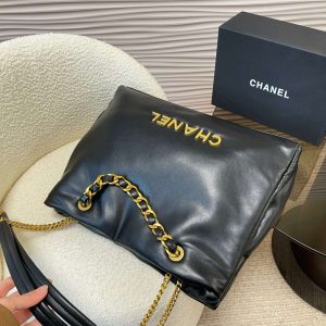Chanel Bag/ 40 x 31 cm
