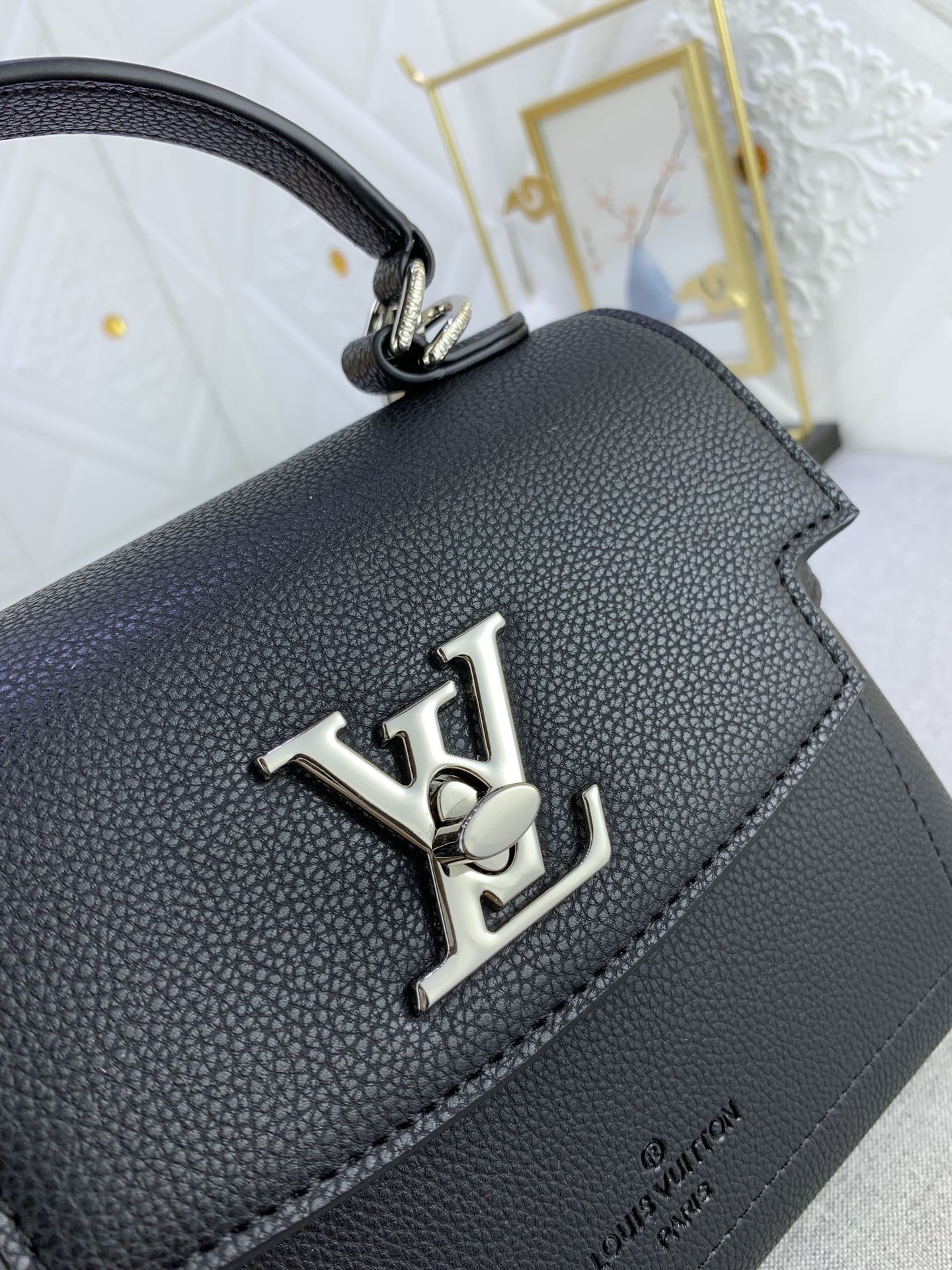 LV BAG/ 23 x 17 x 10 cm 