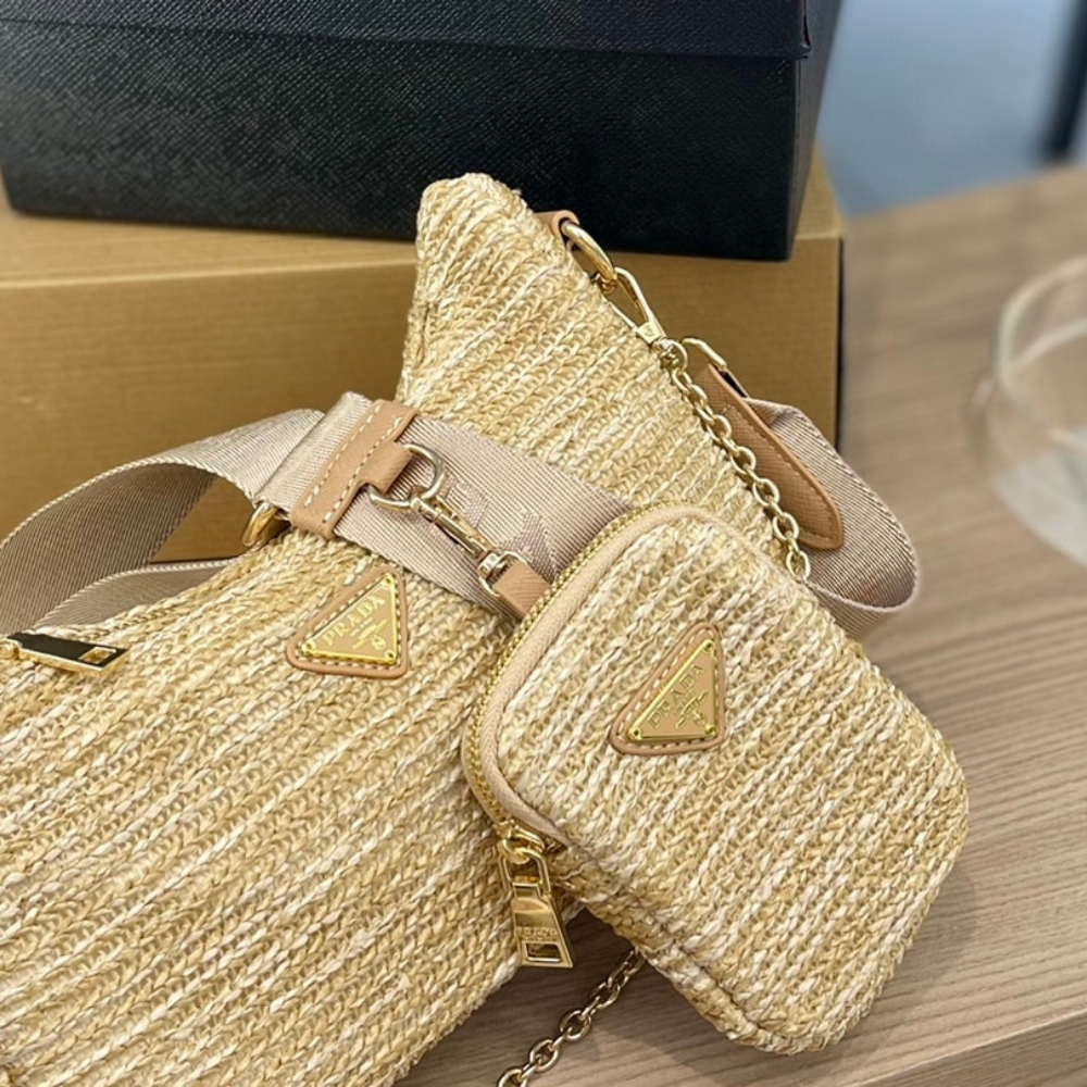 Prada bag/ 24 x 14 x 6 cm