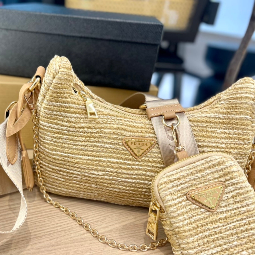Prada bag/ 24 x 14 x 6 cm