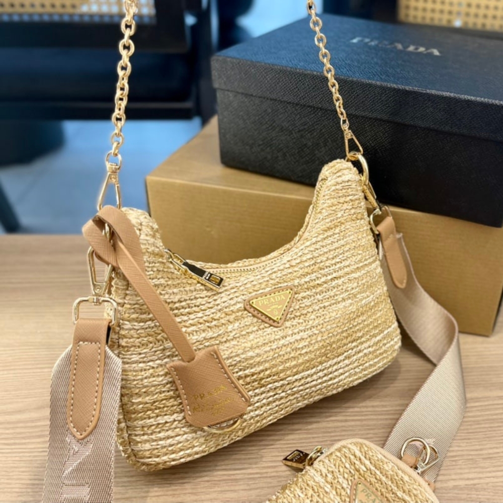 Prada bag/ 24 x 14 x 6 cm