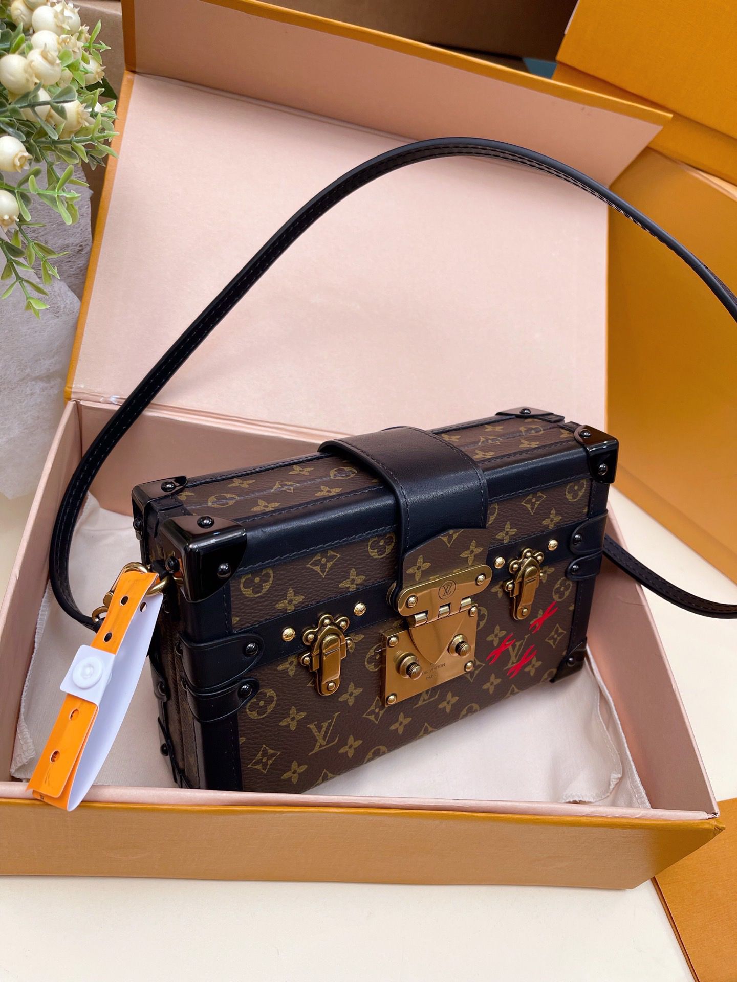 LV BAG/ 20 x 5.5 x 12.5 cm 