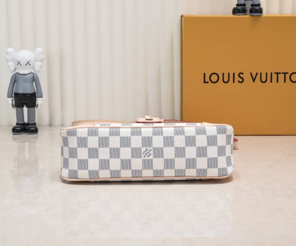 LV BAG/ 26 x 22 cm