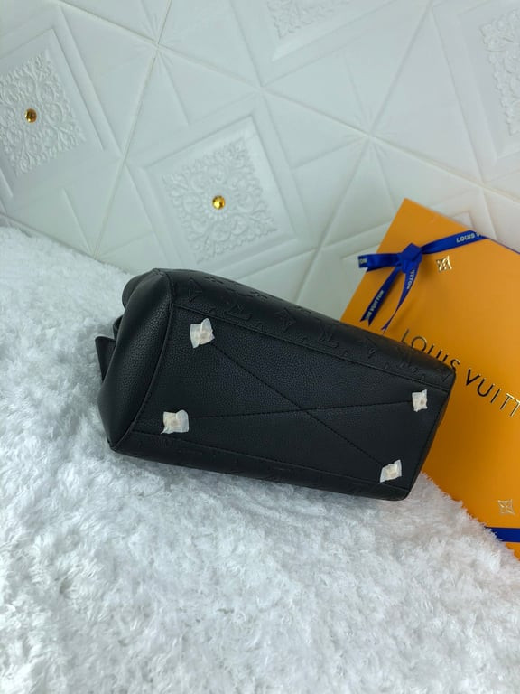 LV BAG/ 33 x 23 x 15 cm
