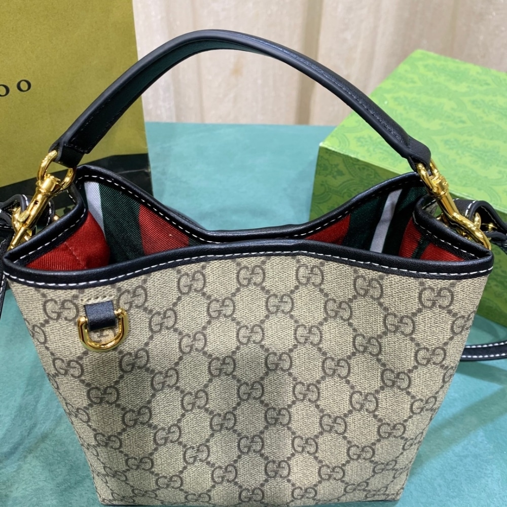 GG BAG/ 20 x 18 x 11.5 cm 