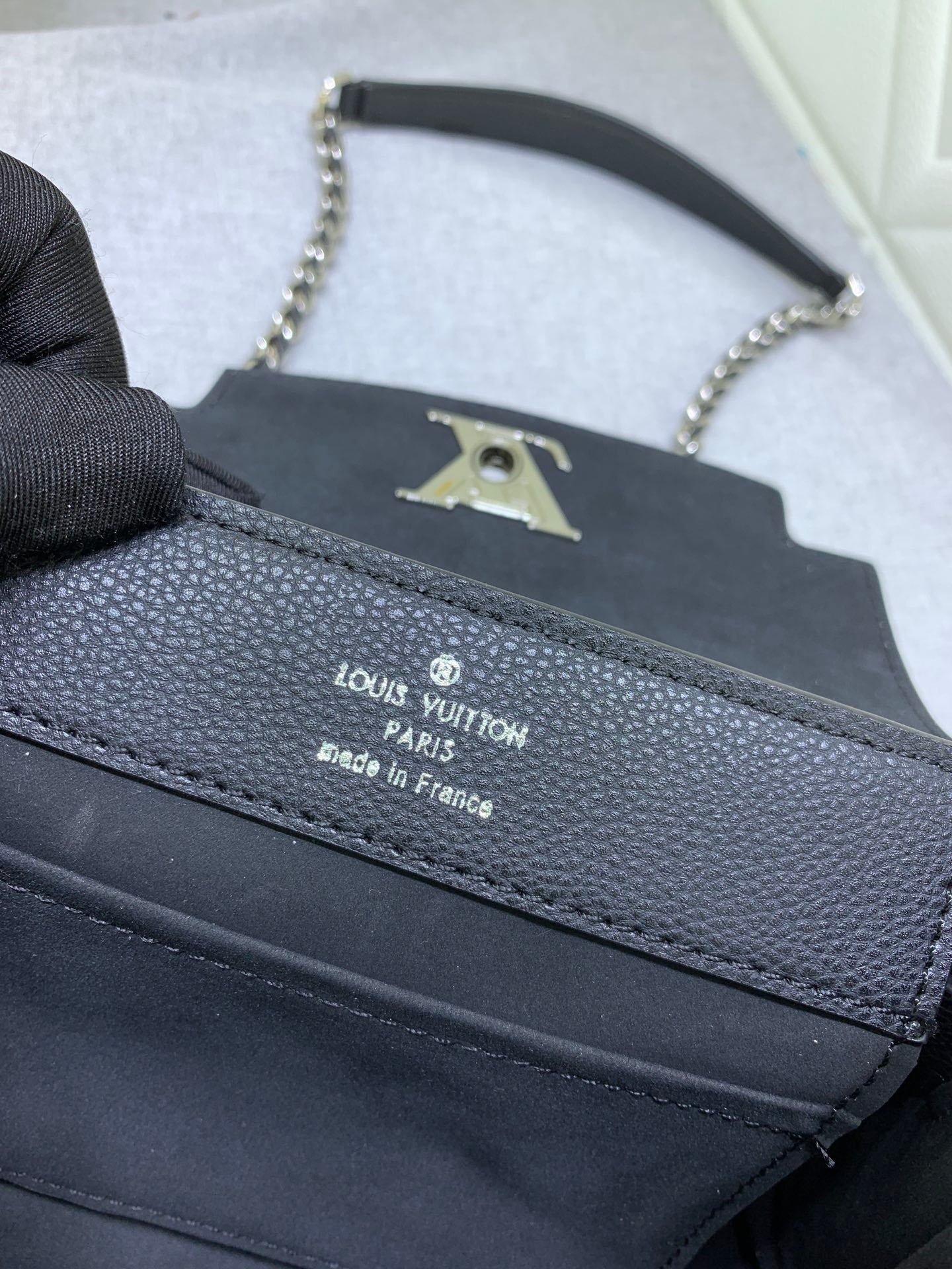 LV BAG/ 23 x 17 x 10 cm 