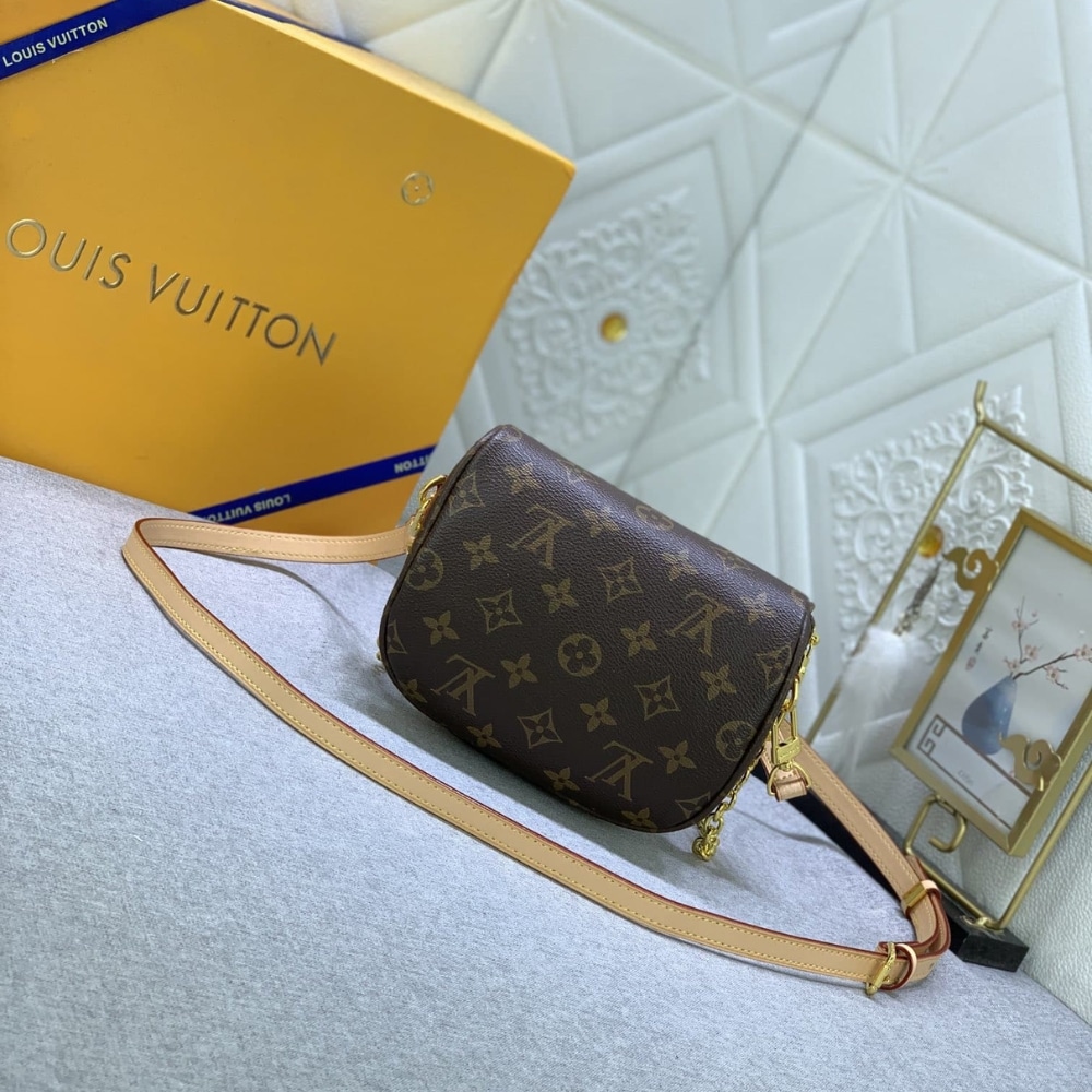 LV BAG/ 17 x 12 x 9.5 cm