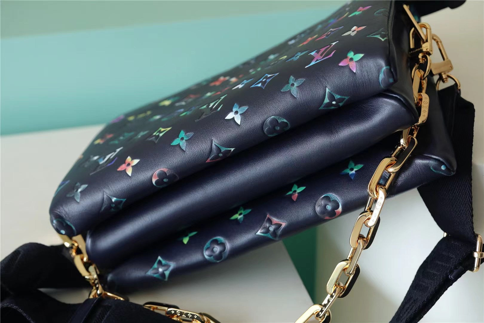 LV BAG/ 26 x 20 x 12 cm