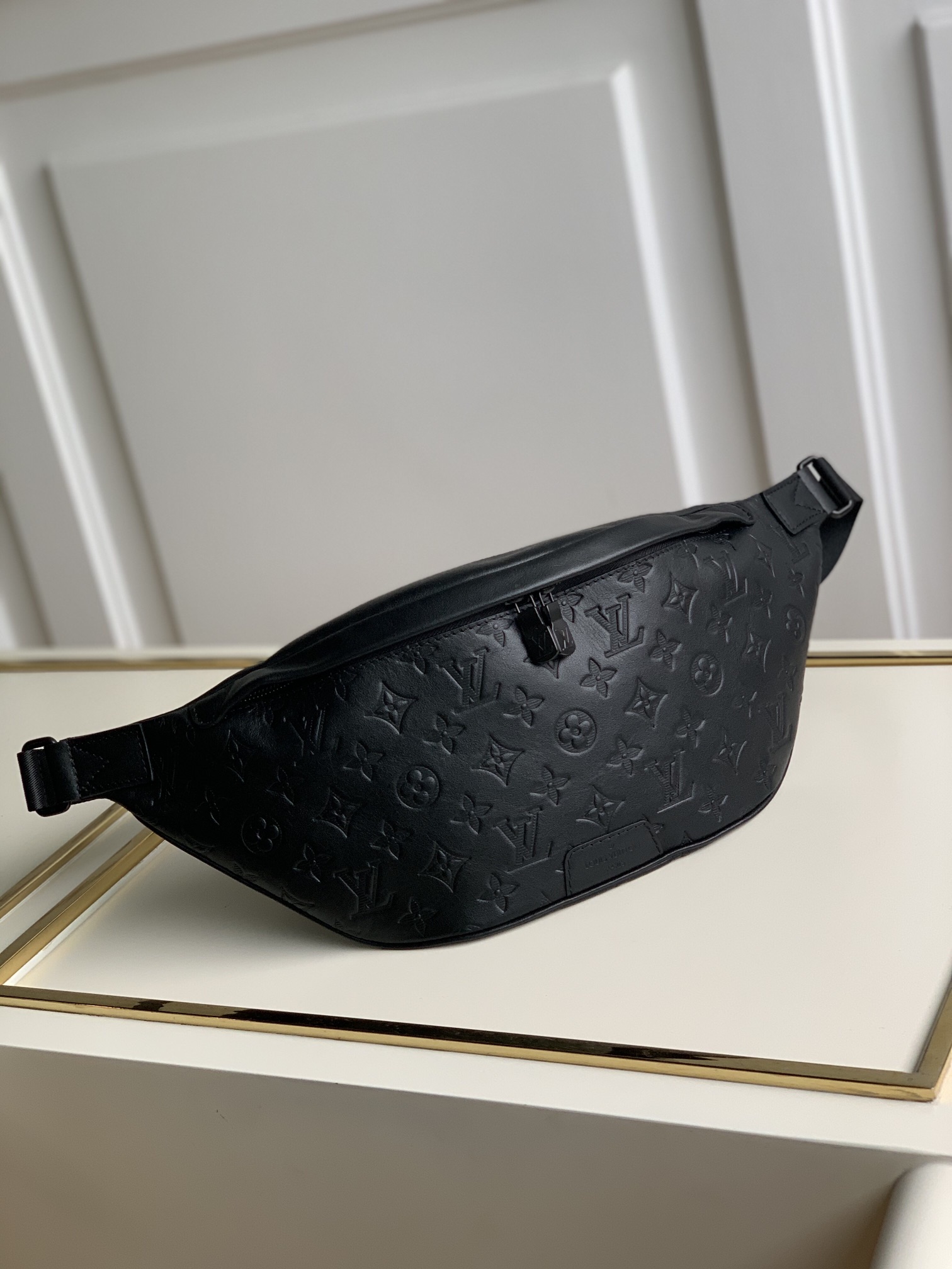 LV Bag/ 47 x 20 x 9 cm