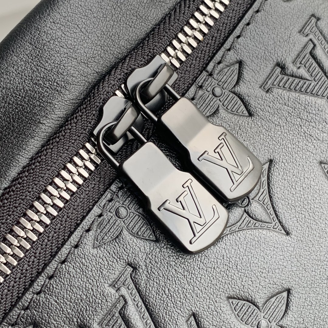 LV Bag/ 47 x 20 x 9 cm