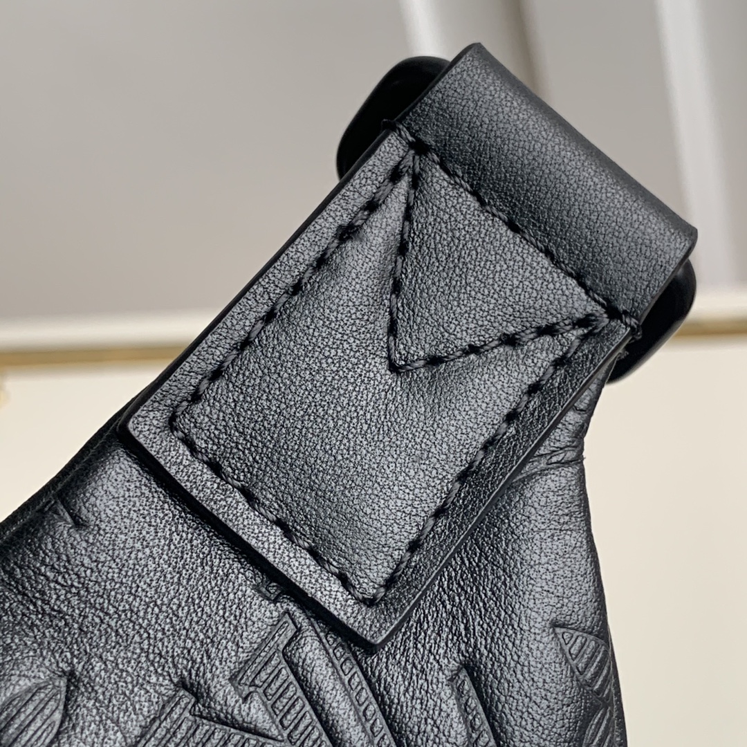 LV Bag/ 47 x 20 x 9 cm