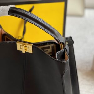Fendi Bag/ 32 x 28 x 12 cm