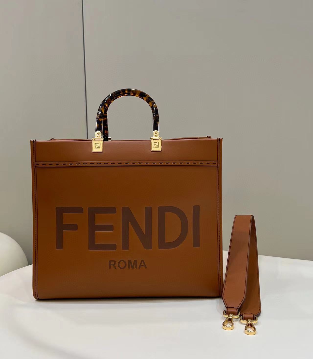 FENDI BAG/ 36 x 13 x 32 cm