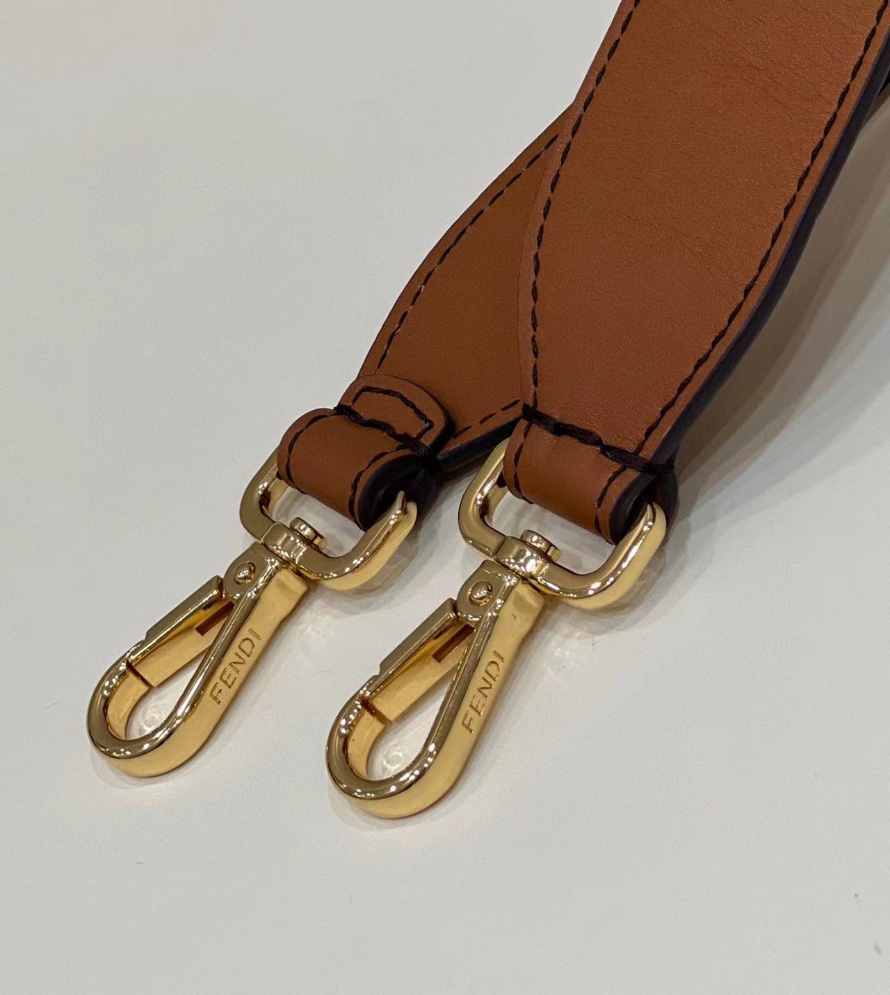 FENDI BAG/ 36 x 13 x 32 cm