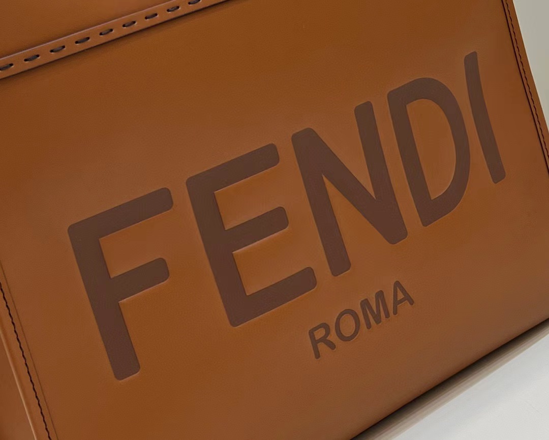 FENDI BAG/ 36 x 13 x 32 cm