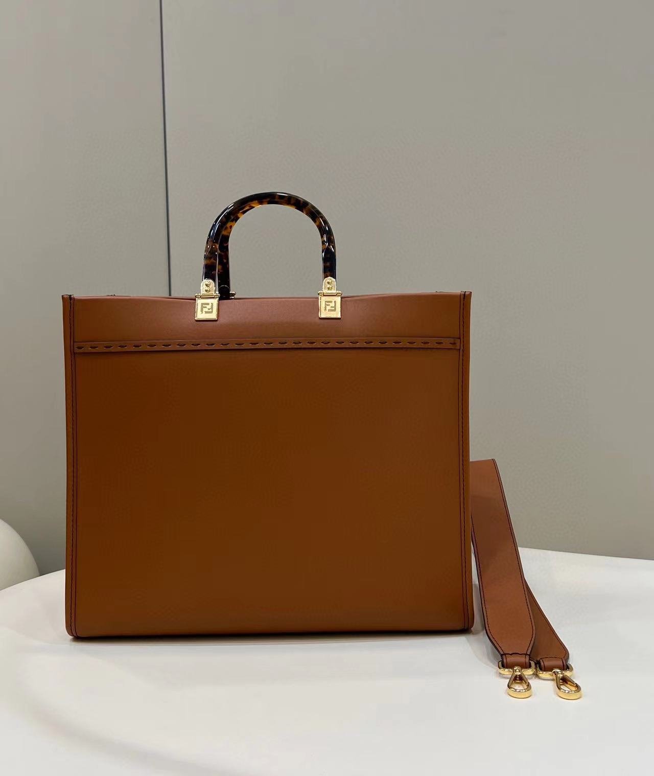 FENDI BAG/ 36 x 13 x 32 cm