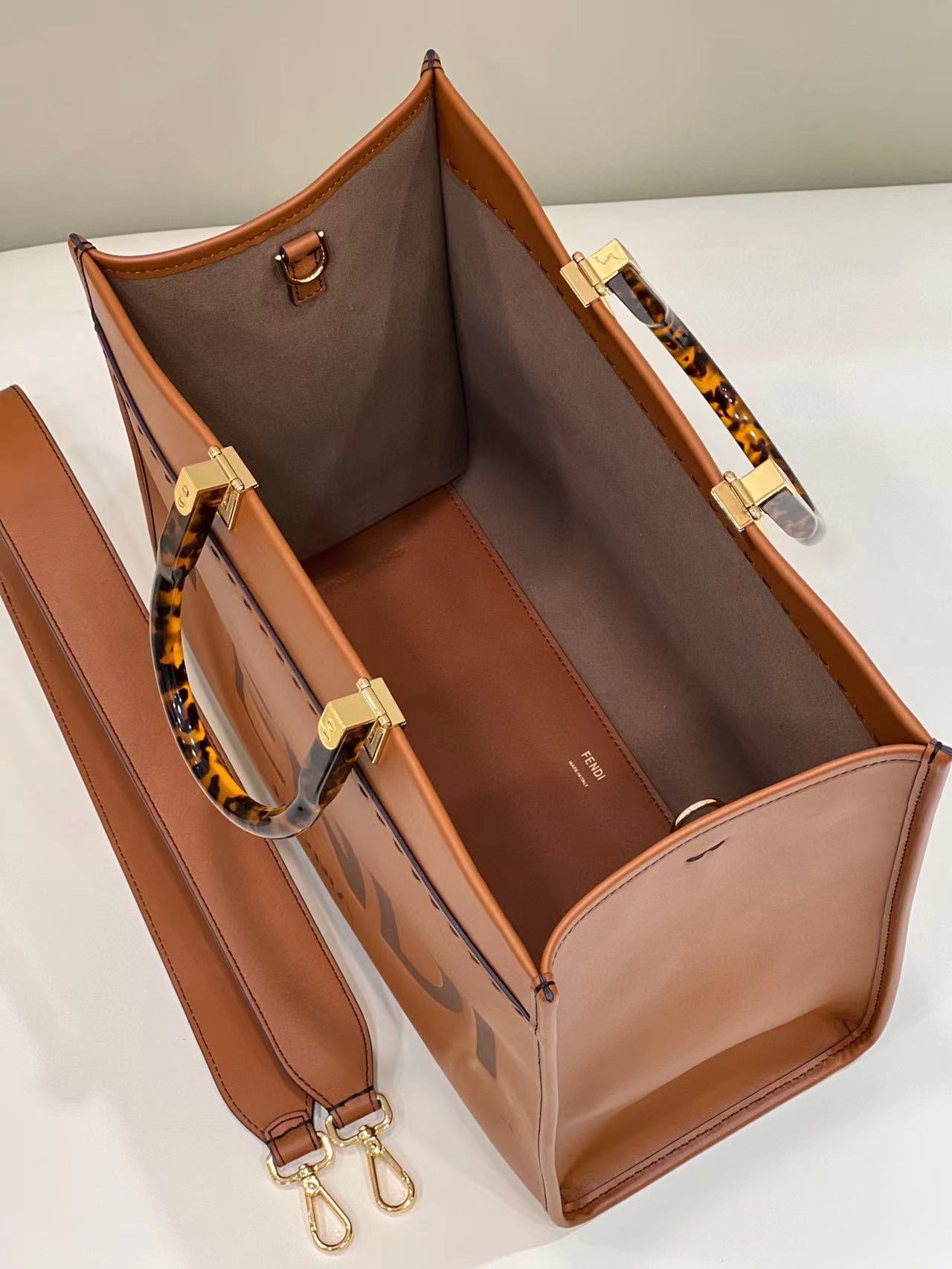 FENDI BAG/ 36 x 13 x 32 cm
