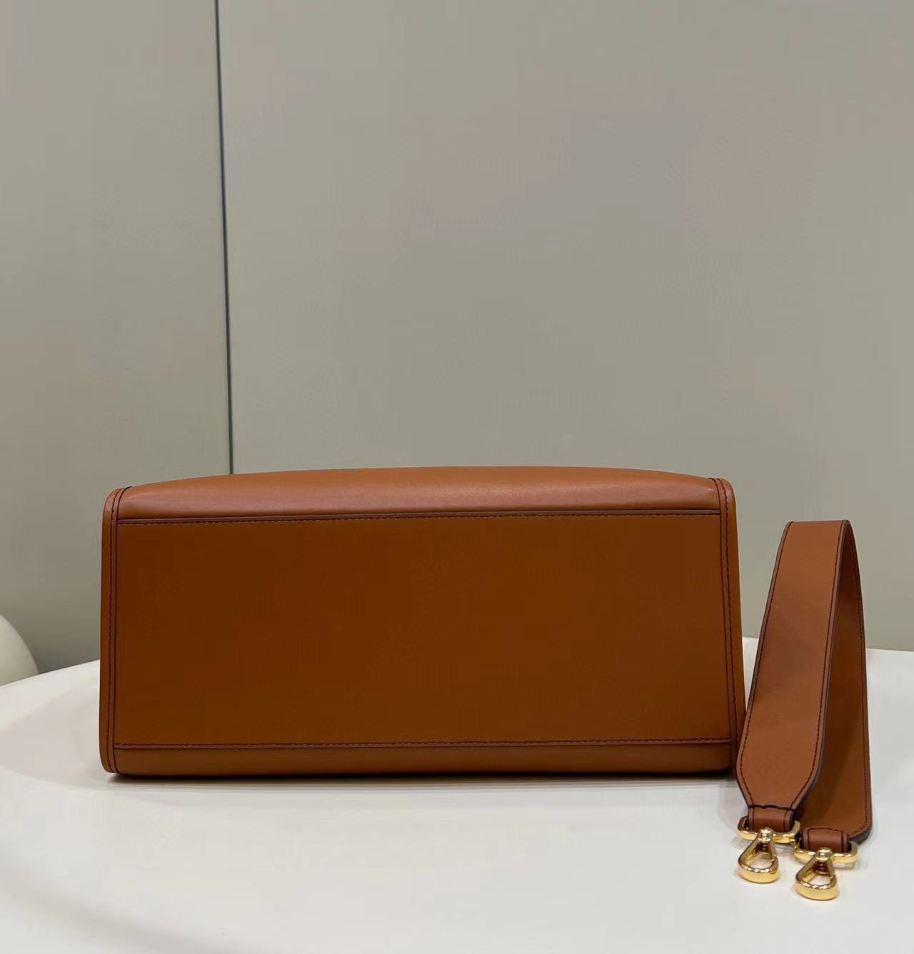 FENDI BAG/ 36 x 13 x 32 cm