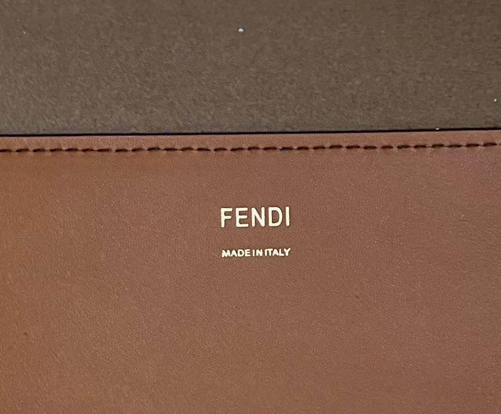 FENDI BAG/ 36 x 13 x 32 cm