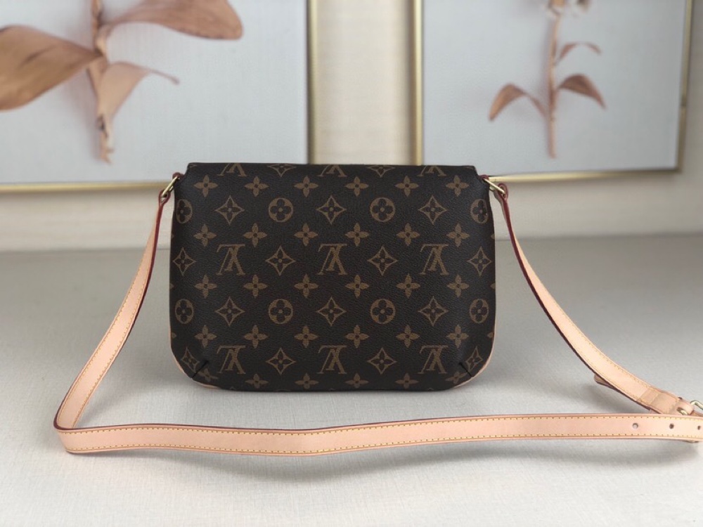 LV BAG/ 25 x 22 x 4 cm