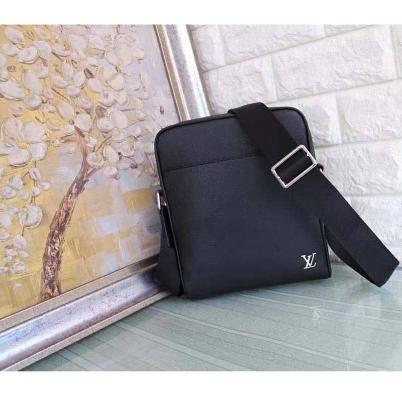 LV BAG/ 21 x 25 x 4 cm