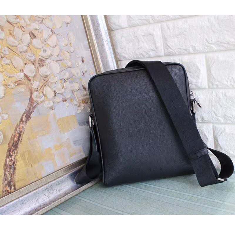 LV BAG/ 21 x 25 x 4 cm