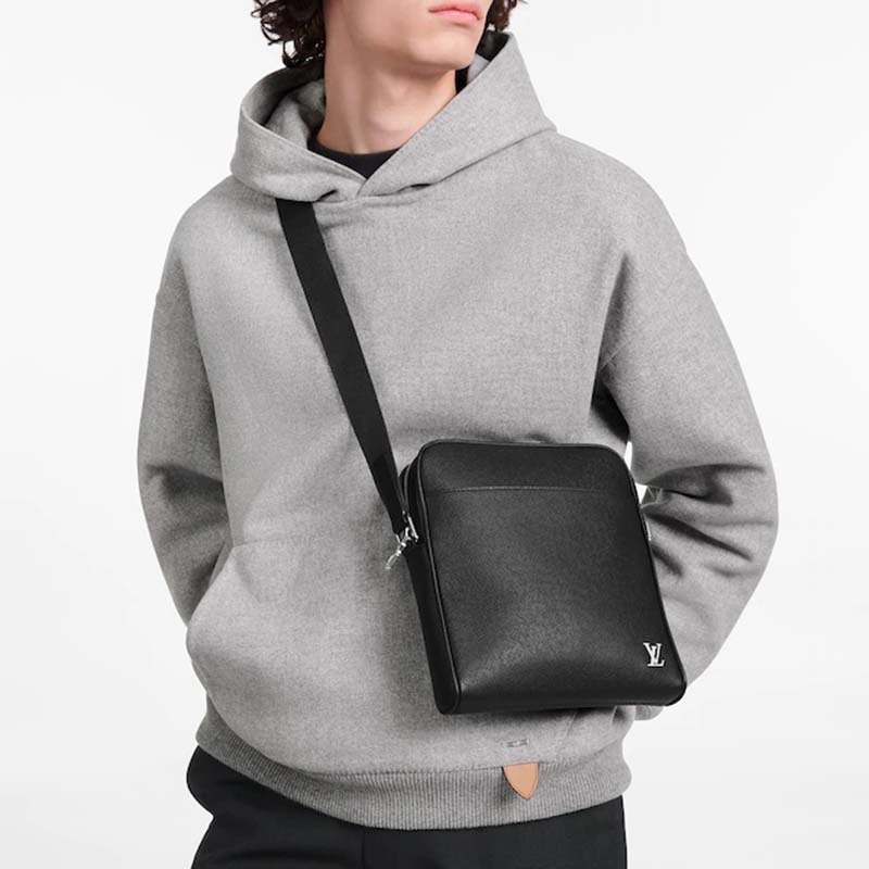 LV BAG/ 21 x 25 x 4 cm